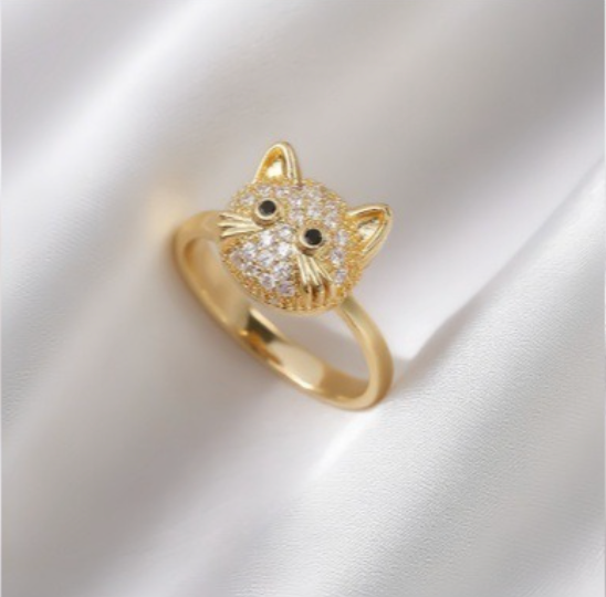 Kattens Charm đŸ - En symbol för frihet, lekfullhet och mod att gĂ„ sin egen vĂ€g.